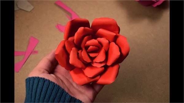 Tự làm bông hoa hồng bằng giấy